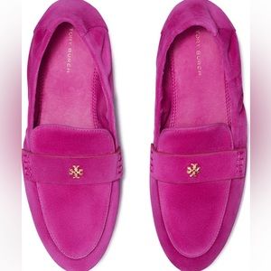 Tory Burch ballet loafer w/logo hardware at the vamp and a low stacked heel.